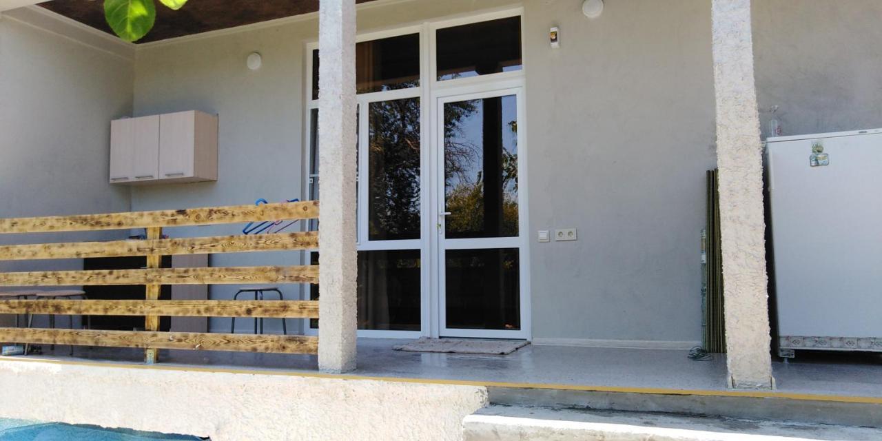 At the seaside Pizunda Exterior photo