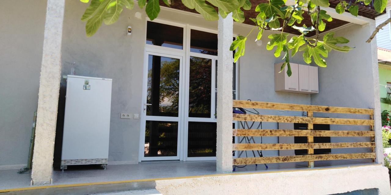 At the seaside Pizunda Exterior photo